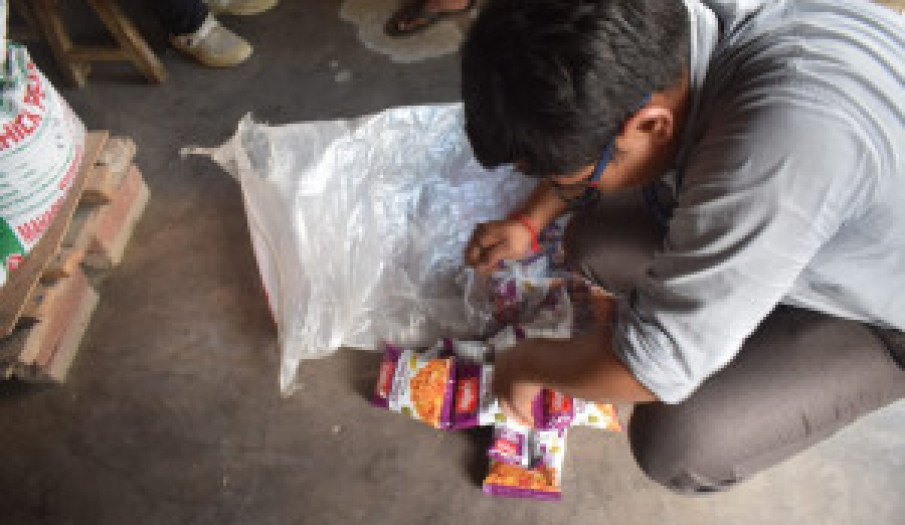 मिति 2081/06/15 गतेका दिन पैयूँ गा‍ पा ४ हातेमालो चोक बजार अनुगमन तथा निरिक्षणका केही तस्विरहरु