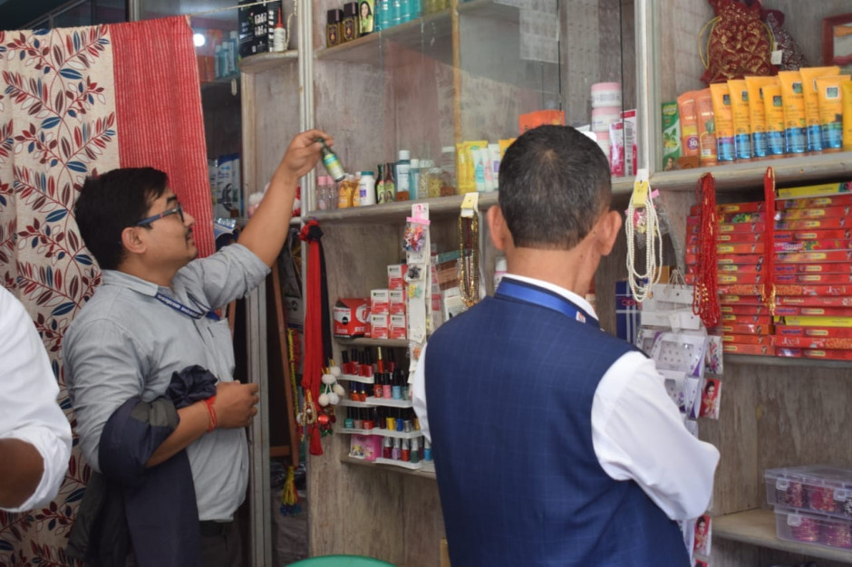 मिति 2081/06/15 गतेका दिन पैयूँ गा‍ पा ४ हातेमालो चोक बजार अनुगमन तथा निरिक्षणका केही तस्विरहरु